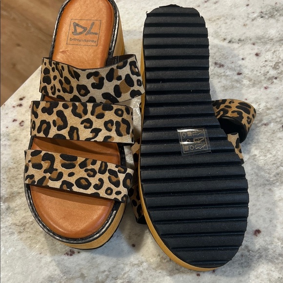 DL Dirty Laundry Leopard Print Platform Sandals - Picture 4 of 4